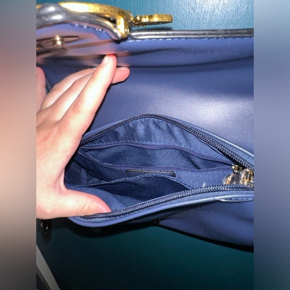 alex + max navy bee pendant flip top purse - Picture 2 of 5